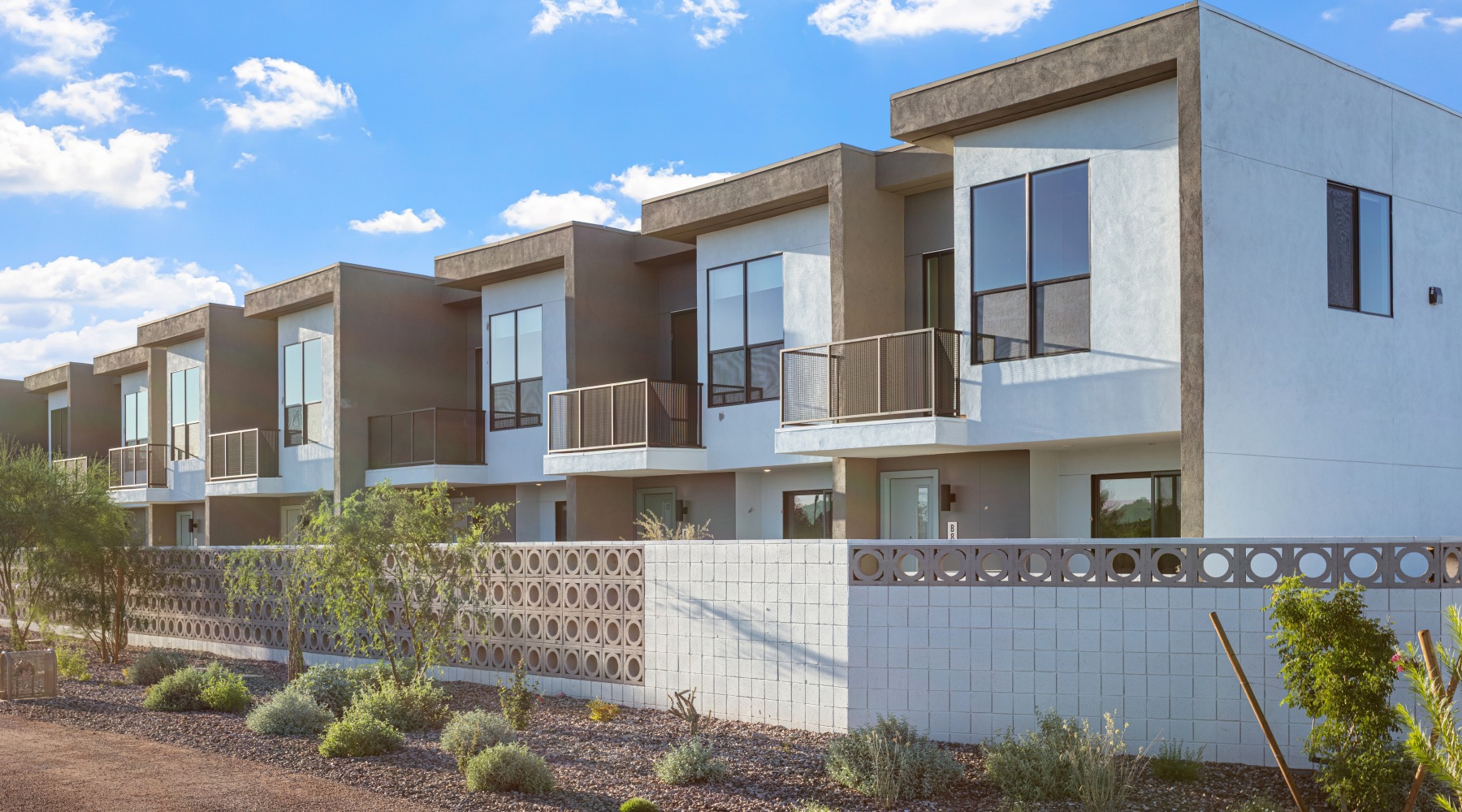 Private-entry townhomes with airy bedrooms, high ceilings, and a calming sense of space from the moment you walk in.